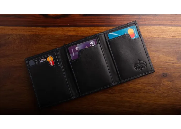 The Peek Wallet (Jaks Style) (Gimmick and Online Instructions) by Secret Tannery