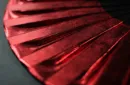 Appearing SnowStorming Fan V2 (Liquid Red) by Victor Voitko (Gimmick and Online Instructions) – Bild 1