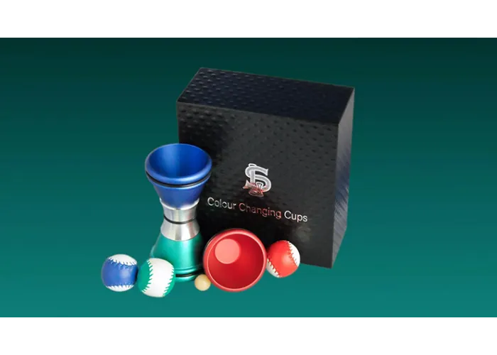 Colour Changing Cups by Leo Smetsers