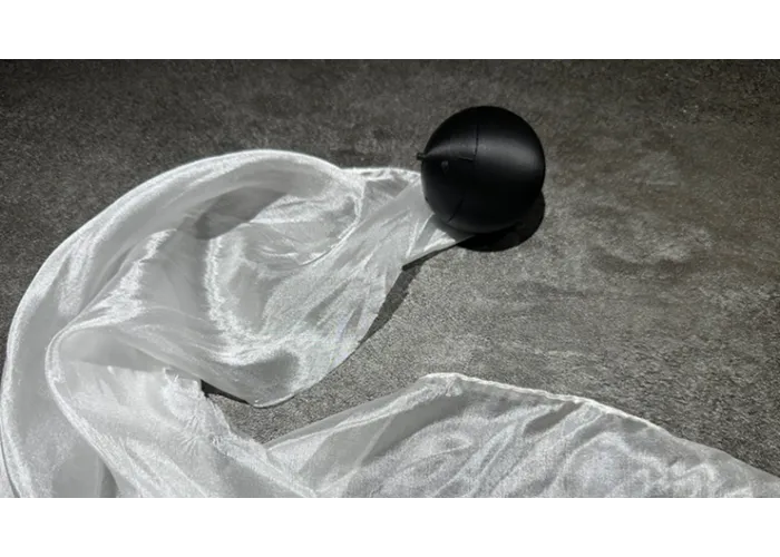 Hyper Silk Ball by Peng Min & Storm Creative (Black)