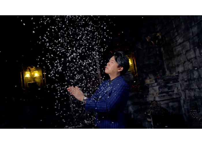 Invisible Snow by Bond Lee and MS Magic