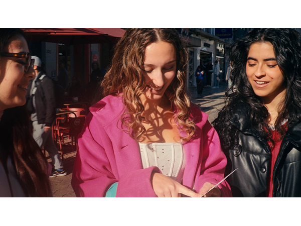 Fast Forward by Victor Sanz and João Miranda