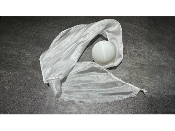 Hyper Silk Ball by Peng Min & Storm Creative (White)