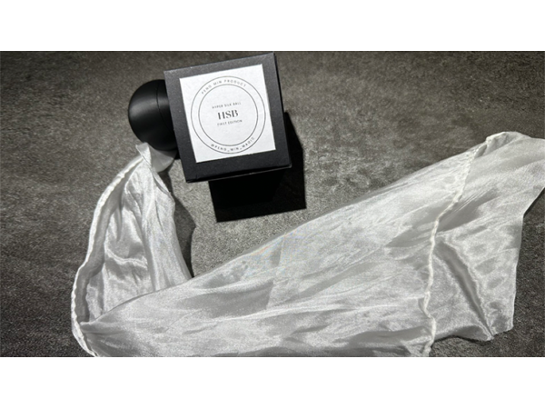 Hyper Silk Ball by Peng Min & Storm Creative (Black)
