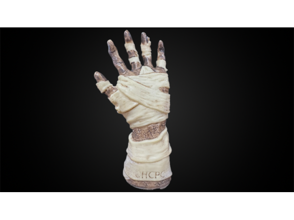 Hanson Chien Presents Mummy Hand by Hanson Chien & Bob Farmer