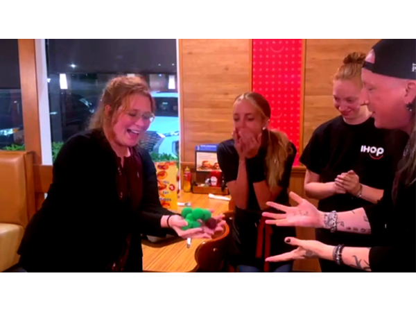 HANDY DANDY DUMPER (Sponge Delivery Device)