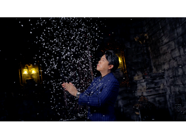 Invisible Snow by Bond Lee and MS Magic