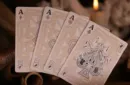 Assassin's Creed Legacy (Hidden Blade White) Playing Cards – Bild 3