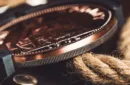 L Holder (Double Jumbo Coins 2.7"-3.2") by Long Long & Bacon Magic – Bild 2