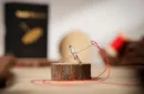 Needle Thru Coin by Nathan Kranzo and TCC Magic – Bild 2