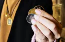 Wing Coin by Harry He & Bacon Magic – Bild 5