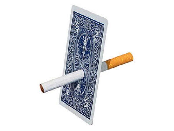 Zigarette durch Karte - Cigarette through card