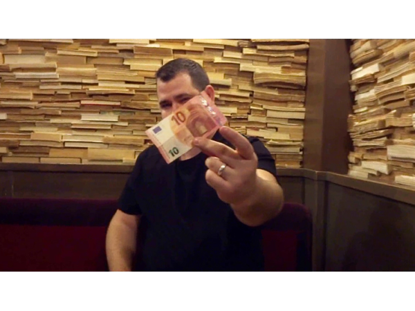 Money Switch by Mickael Chatelain