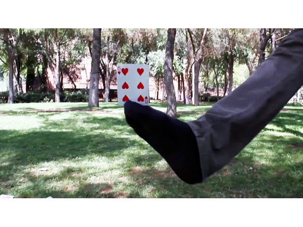 Kung Fu Foot (Gimmick and Online Instructions) by Héctor Mancha