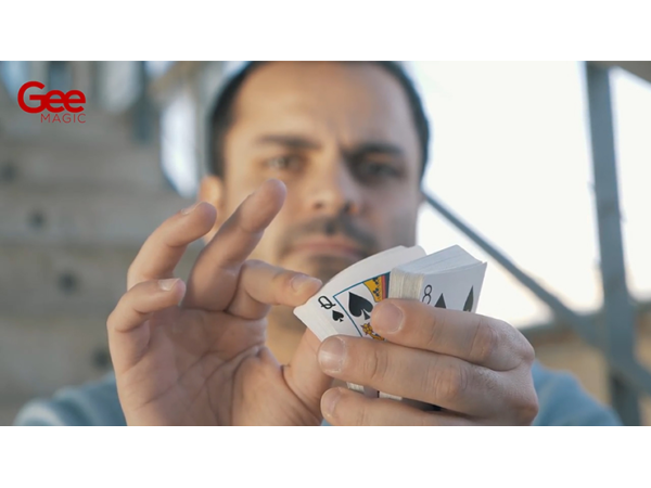 NO BOX by Gonçalo Gil and MacGimmick