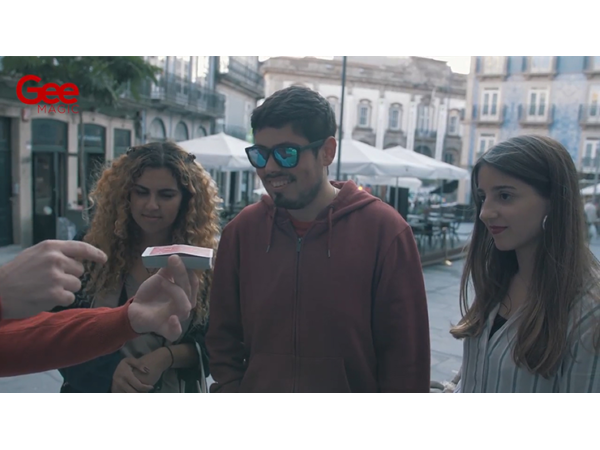 NO BOX by Gonçalo Gil and MacGimmick