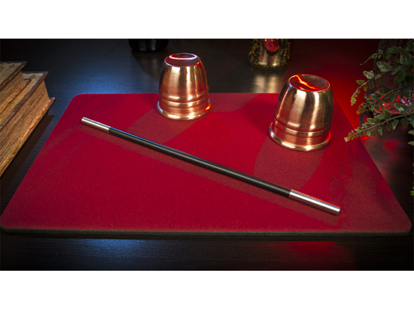 Standard Close-Up Pad 11X16 (Red) by Murphy's Magic Supplies / ca. 28 x 40 cm