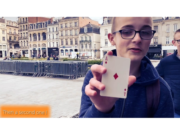 SPLIT-CARD (Blue) by Mickael Chatelain