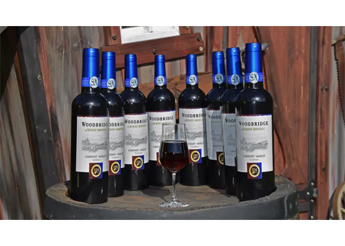 Multiplying Wine Bottles (8/BLUE) by Tora Magic - Trick