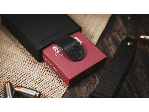 Deck Shooter (Black) by Hanson Chien