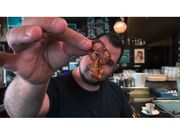 BRETZEL (Gimmick and Online Instructions) by Mickael Chatelain