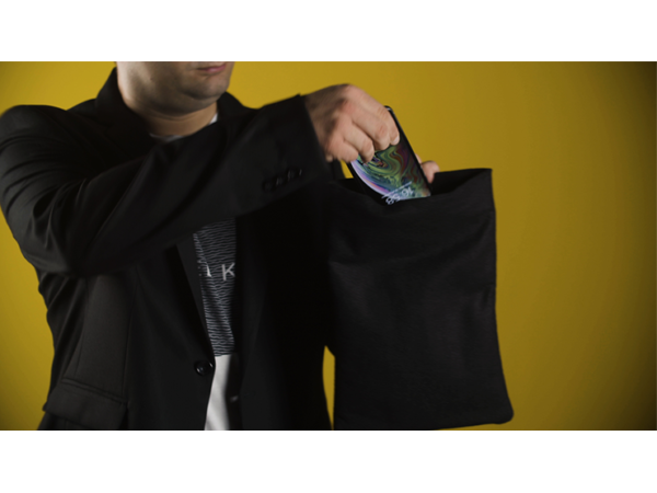 Invisibag (Black) by Joao Miranda and Rafael Baltresca