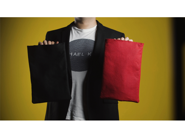 Invisibag (Black) by Joao Miranda and Rafael Baltresca