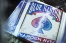 Blue Illusion (Gimmick and Online Instructions) by Yarden Aviv and Mark Mason – Bild 1