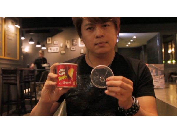 Pringles Go (Green to Red) by Taiwan Ben and Julio Montoro