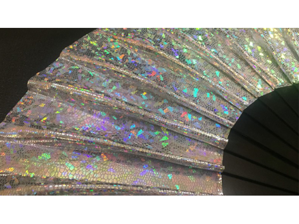 Appearing SnowStorming Fan V2 (Silver Hologram) by Victor Voitko (Gimmick and Online Instructions)