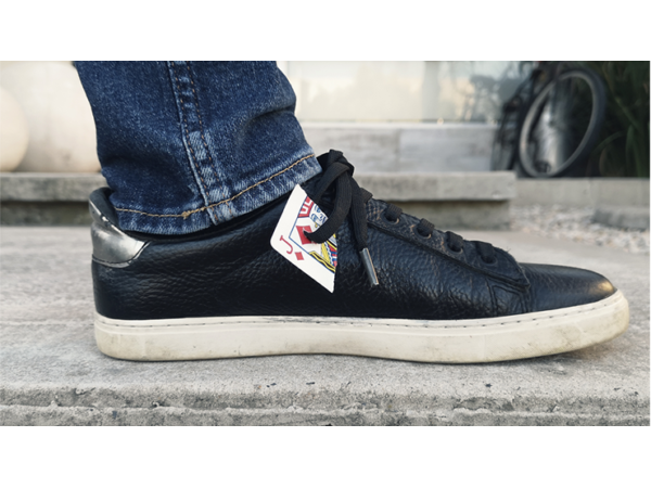Truly Tied BLACK (Gimmick and Online Instructions) by JOTA