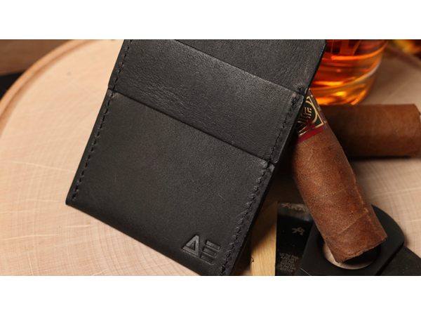 Wallet (Gimmicks and Online Instructions) by Nicholas Lawrence