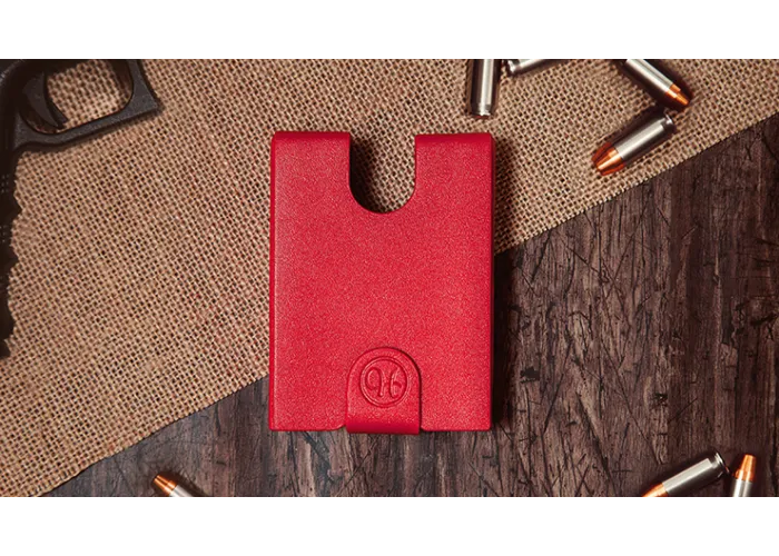 Deck Shooter (Red) by Hanson Chien - Kartenhalter