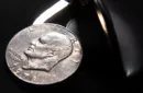 Split Focus Eisenhower (Gimmicks and Online Instructions) by Greg Wilson – Bild 1