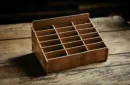 Wooden (Small- 18 Decks) Playing Card Display by TCC - Kartenbox – Bild 2