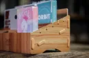 Wooden (Small- 18 Decks) Playing Card Display by TCC - Kartenbox – Bild 6