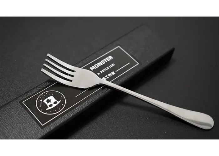 SPOON MONSTER (Gimmicks and Online Instructions) by Conan Liu & Royce Luo / Metal Bending