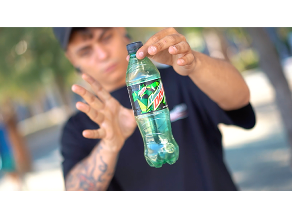 SOLID (Gimmicks and Online Instructions) by Juan Capilla and Julio Montoro
