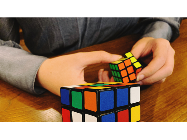 TWIN CUBE by Bacon Magic