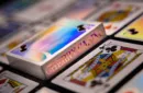 Cherry Casino Sands Mirage (Holographic) Playing Cards – Bild 2