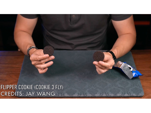 Flipper Cookie (Gimmick and Online Instructions) by Taiwan Ben