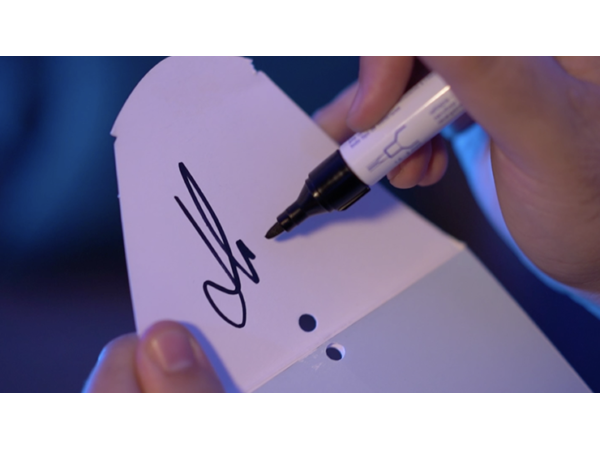 CREATIVE WEEKLY Vol. 1 LIMITED (Gimmicks and online Instructions) by Julio Montoro