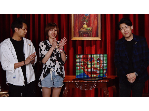 RUBIKS WALL HD Complete Set (Gimmicks and Online Instructions) by Bond Lee