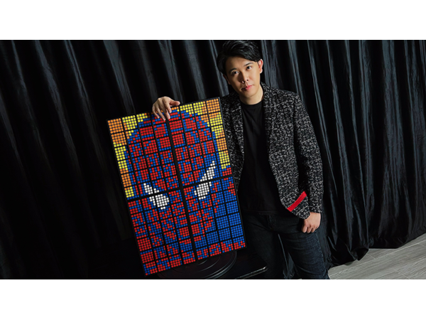 RUBIKS WALL HD Complete Set (Gimmicks and Online Instructions) by Bond Lee