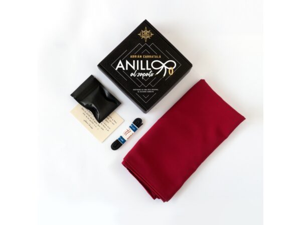 Anillo Ring to Shoelace by Adrián Carratalá