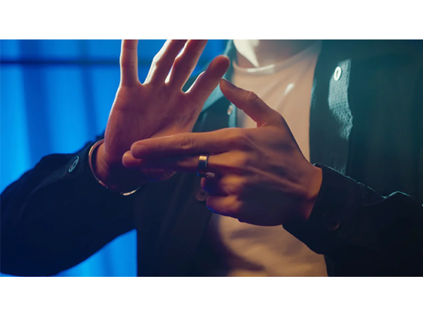 The Halo Project (Silver) Size 10 (Gimmicks and Online Instructions) by Patrick Kun