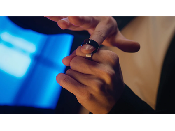 The Halo Project (Silver) Size 10 (Gimmicks and Online Instructions) by Patrick Kun