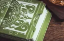 Smoke & Mirrors V8, Green (Deluxe) Edition Playing Cards by Dan & Dave – Image 2