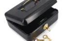 BDM Hands Off Safe Box - The Perfect Chest (Gimmick and Online Instructions) by Bazar de Magia – Image 4