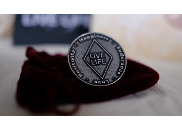 The Token of Life (Gimmicks and Online Instructions) by Luca Volpe, Paul McCaig and Alan Wong